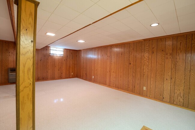 Building Photo - 6 Hammen Ave