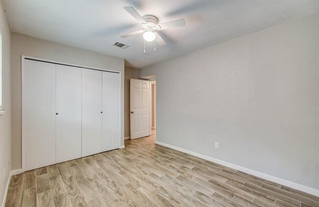 Building Photo - 17411 S Yorkglen Dr