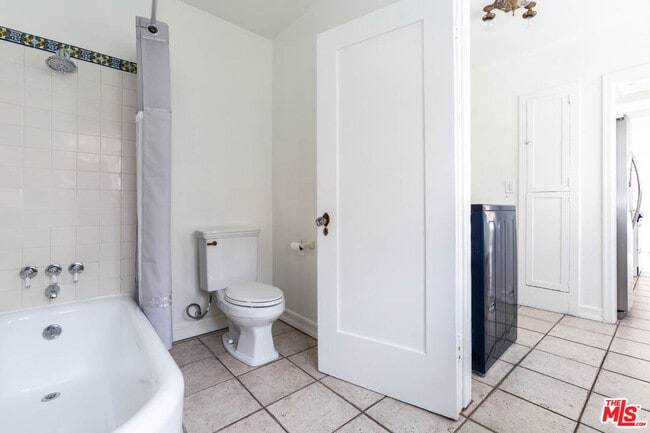 Building Photo - 146 N Citrus Ave