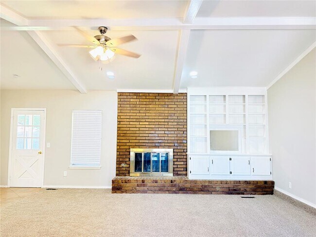 Building Photo - 121 W Vail Dr