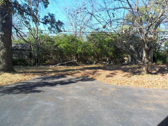 Building Photo - COMING SOON! Spacious Home w/ Finished Basement, Fenced Backyard & Garage!