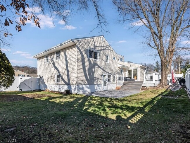 Building Photo - 15 Windemere Rd