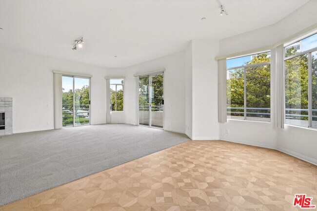 Building Photo - 1325 Arizona Ave