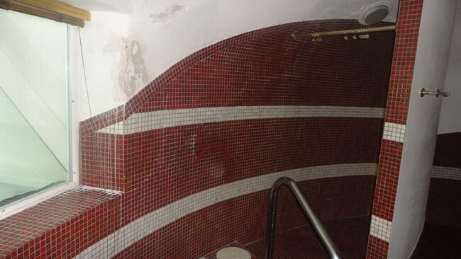 Building Photo - Large Underground House with indoor pool n...