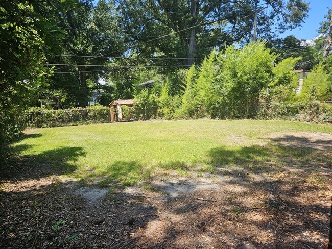Building Photo - 104 Hutto Ct