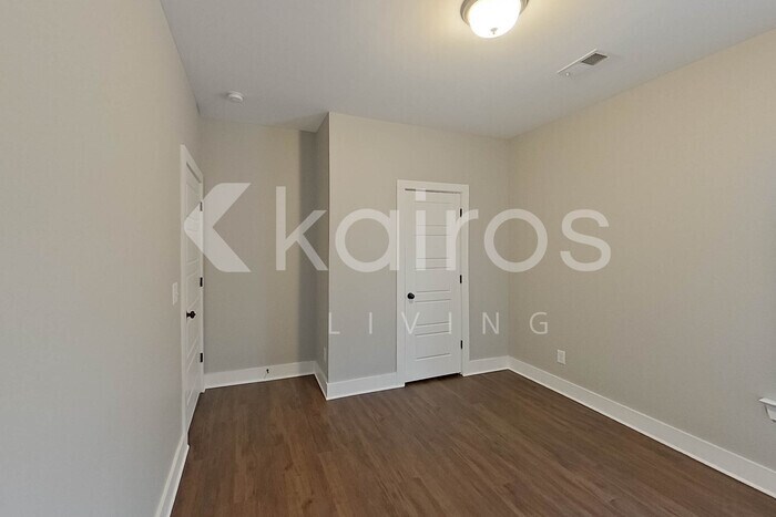 Building Photo - 295 Elm Way