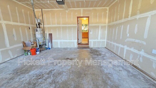 Building Photo - 6710 Takota Pl NE