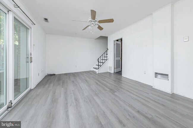 Building Photo - 1445 Boxwood Dr