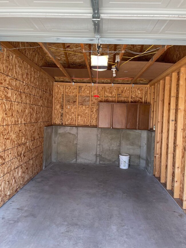 Building Photo - Charming Main Floor Condo in Water Valley