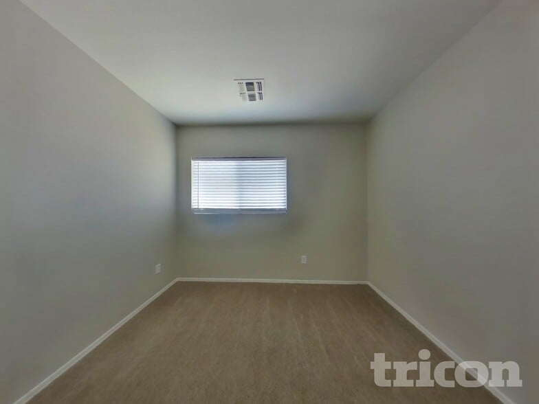 Building Photo - 2283 E Palm Beach Dr
