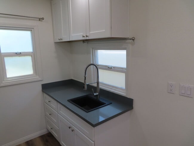 Building Photo - 33RD PL (4312)