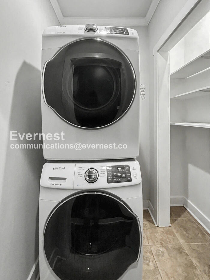 Building Photo - 1845 Vesta Ave