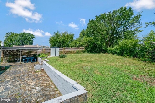 Building Photo - 728 Carson Ave