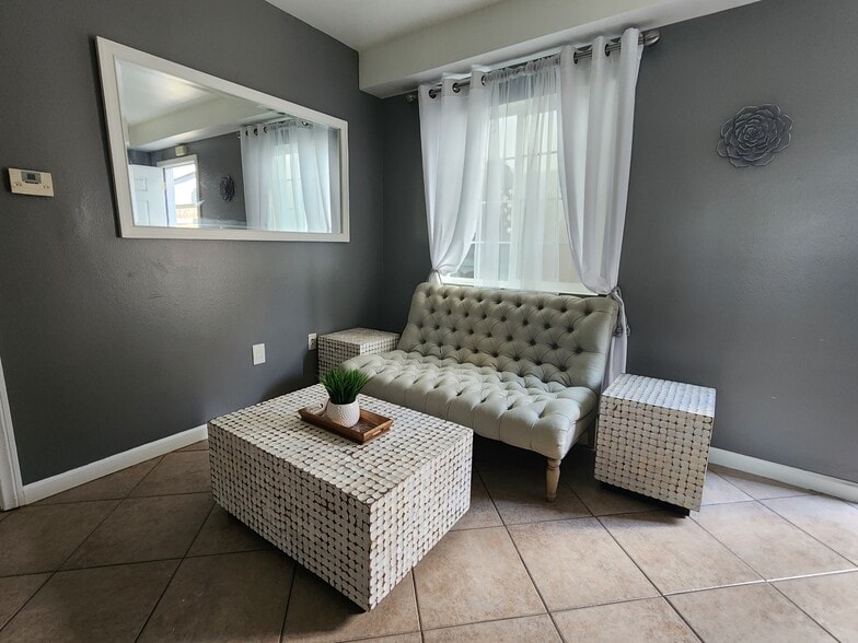 Building Photo - 4427 S Centinela Ave