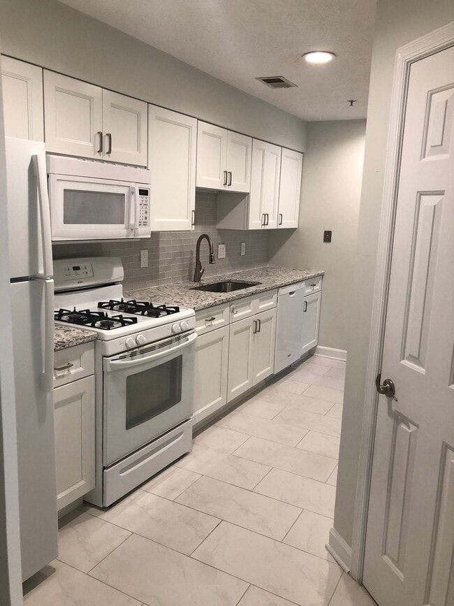 Building Photo - Great 2 bed 2 bath condo in Annapolis!