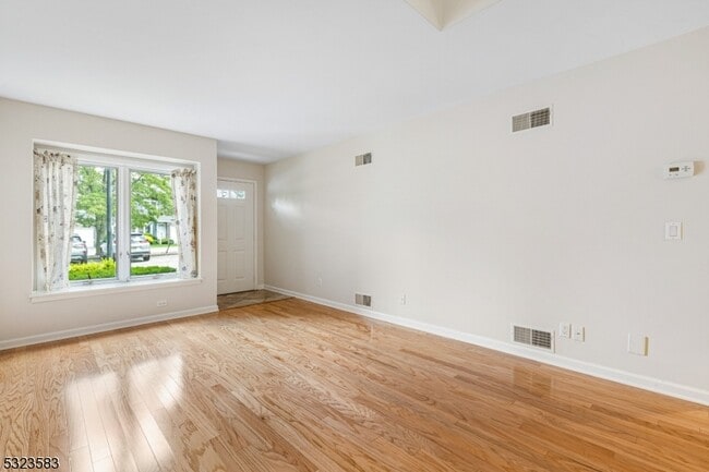 Building Photo - 6-06 Cross Meadows