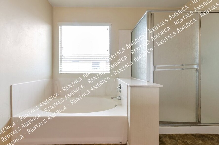 Building Photo - 1595 W Gleaming Moon Ln