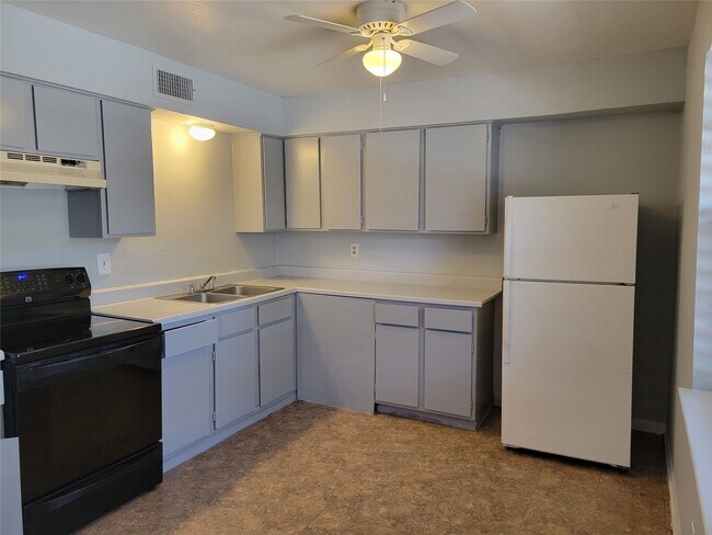 Building Photo - 525 Laurel St