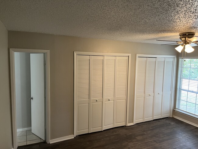 Building Photo - 8836 Hidden Hill Dr
