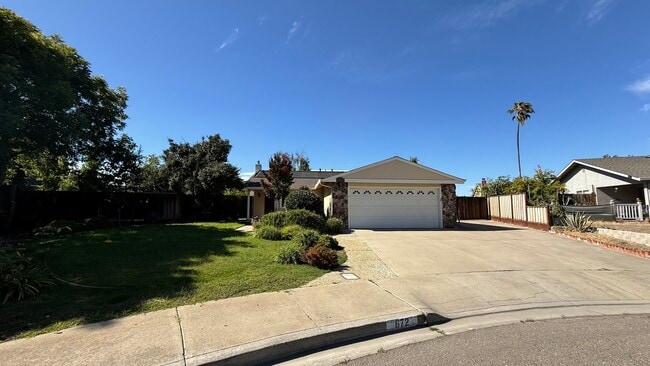 Building Photo - 672 Swallow Dr