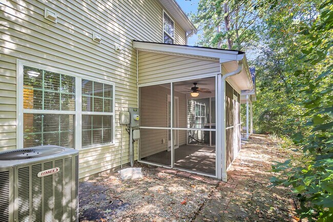 Building Photo - Beautiful FOUR bedroom townhome in Goose Creek!