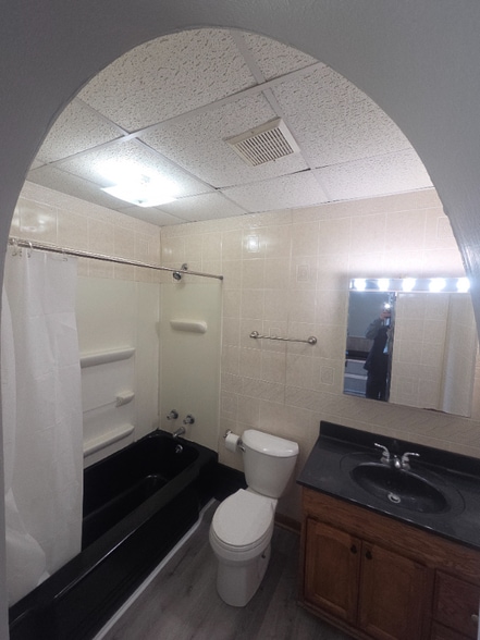 Building Photo - 340 W 24th St