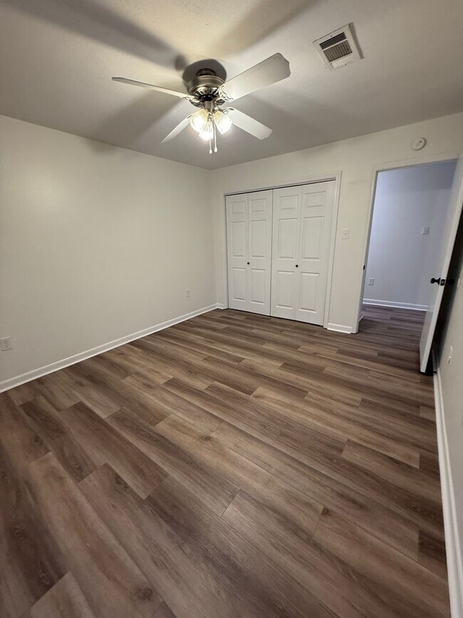 Building Photo - Must see this Beautiful Remolded 4 Bedroom 2.5 Bath Home in Walker