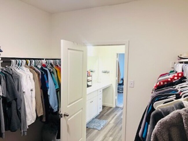 Building Photo - Spacious Open-Concept Home Next to Gated D...