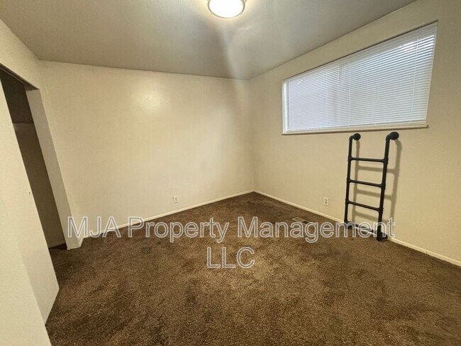Building Photo - 1784 W 400 N