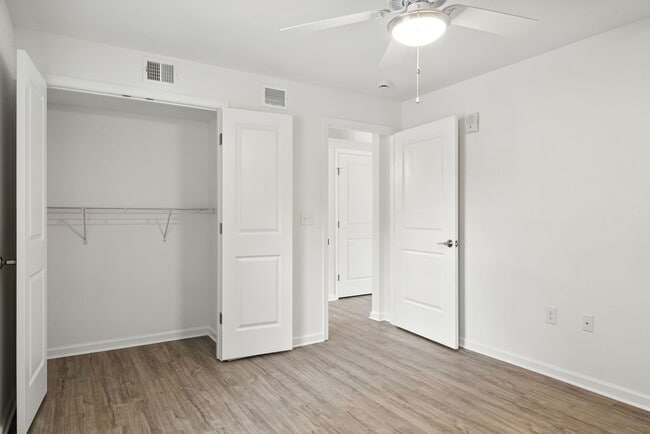 Building Photo - Diamond Court I & II