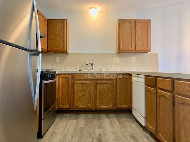 Building Photo - 6691 Boca Vista Dr NE