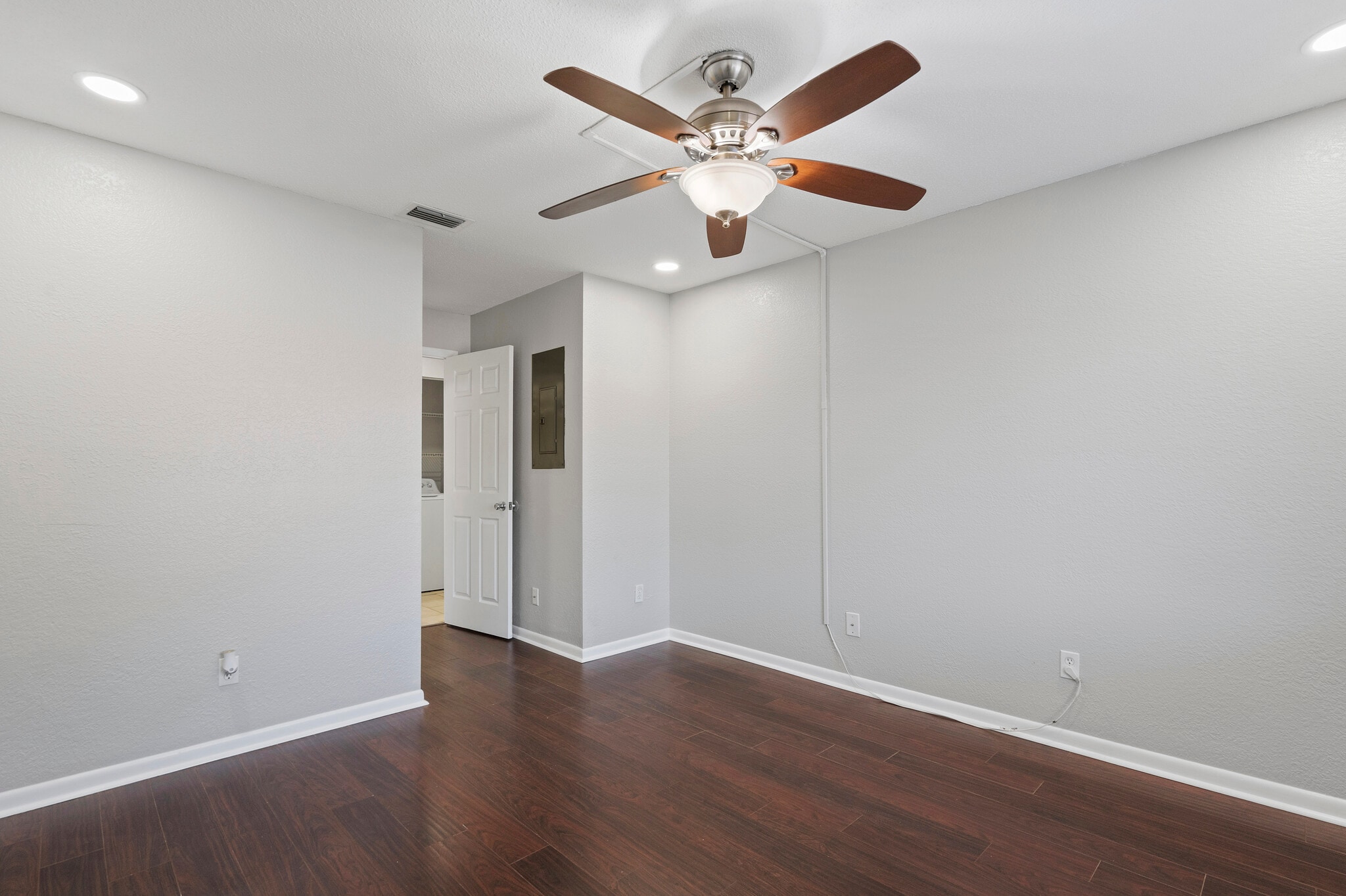 Building Photo - 7360 Ulmerton Rd