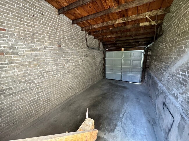 Building Photo - 717 St John St