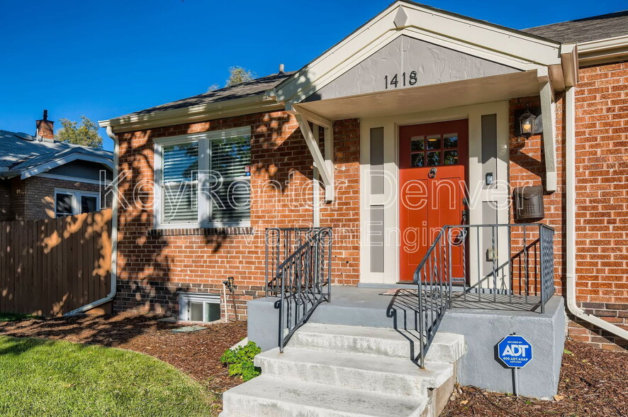 Building Photo - 1418 Roslyn St