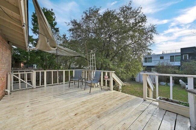 Building Photo - 3007 Kinney Ave