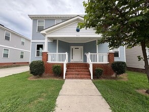 Building Photo - Huge home for rent