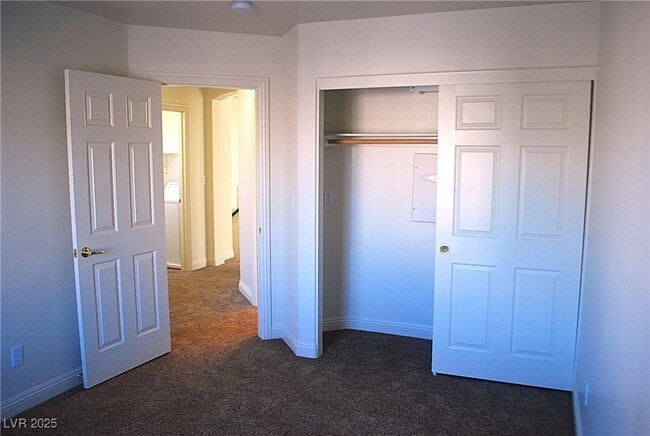 Building Photo - 10031 Cranbrook Falls Ct