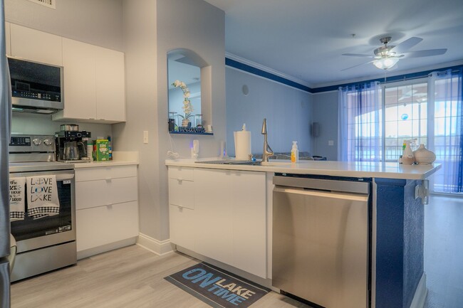 Building Photo - 3/2~Soho St ~ Resort Style Living!!!