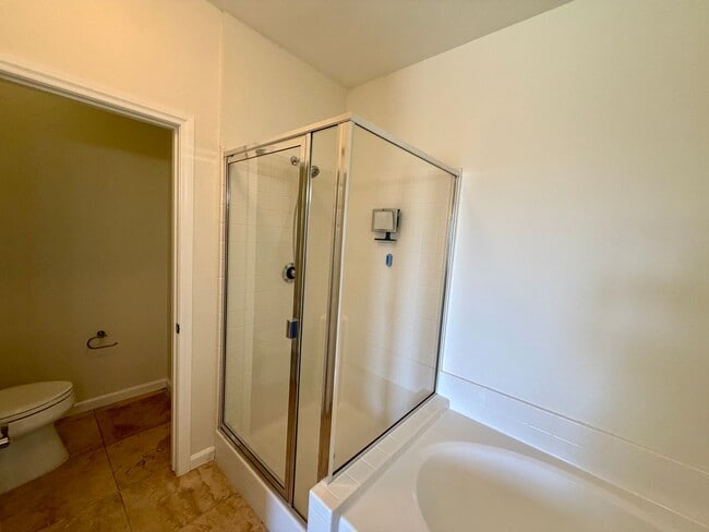 Building Photo - Close to shopping and easy access to Freeway!!!