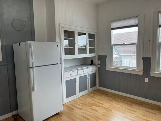 Building Photo - Three Bedroom House in Visitacion Valley