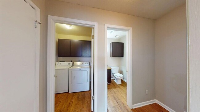 Building Photo - 2807 Longmire Dr