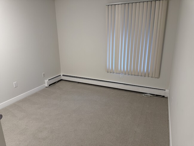 2nd bedroom with new carpet - 7510 Cahill Rd