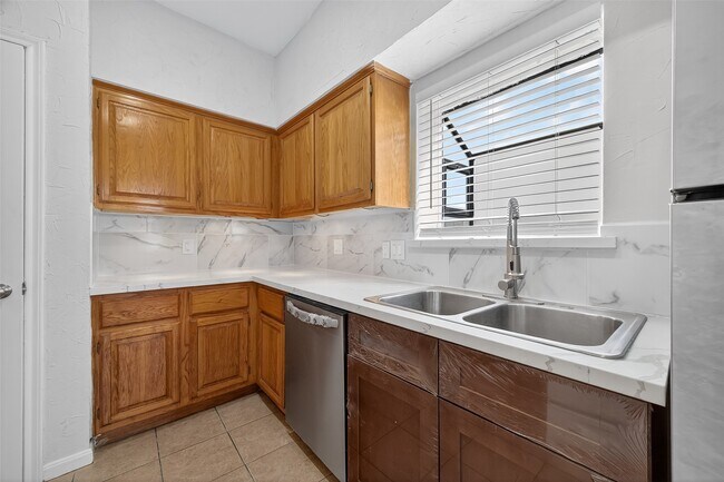 Building Photo - 1103 Dulles Ave