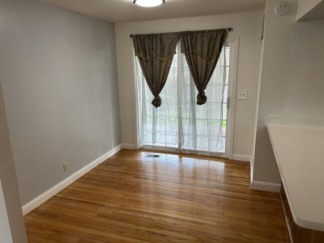 Building Photo - 2040 Barbour Dr