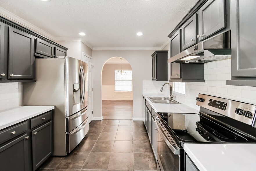 Building Photo - 7957 Macinnes Dr