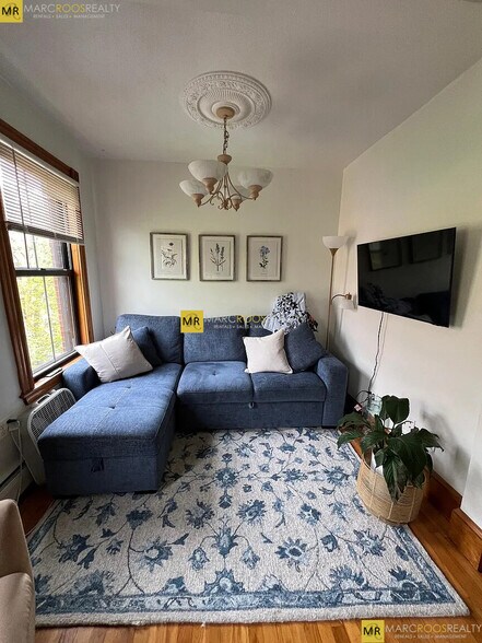 Primary Photo - 20 Hanson St