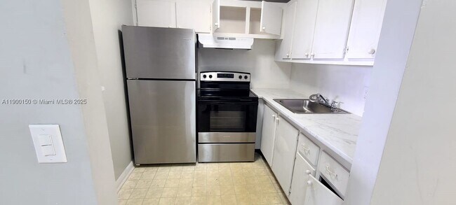 Building Photo - 92 Berkshire D