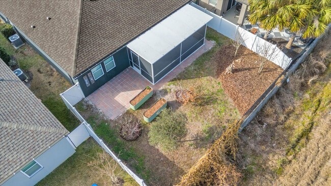 Building Photo - 591 Steerview St