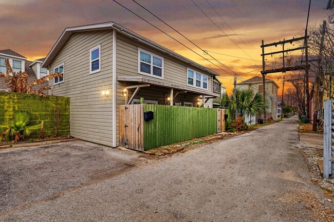 Building Photo - 1217 Market St