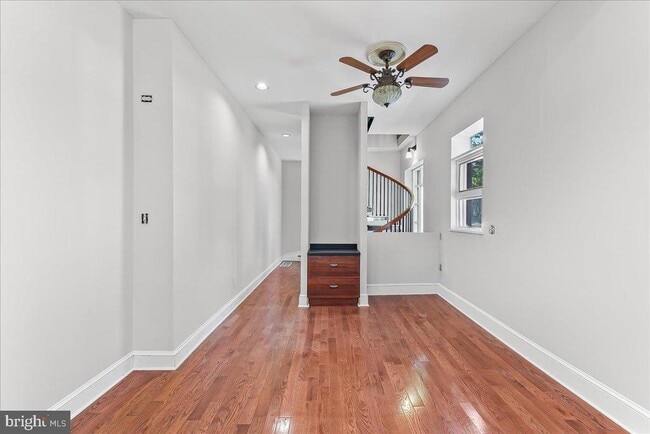 Building Photo - 240 W Miner St